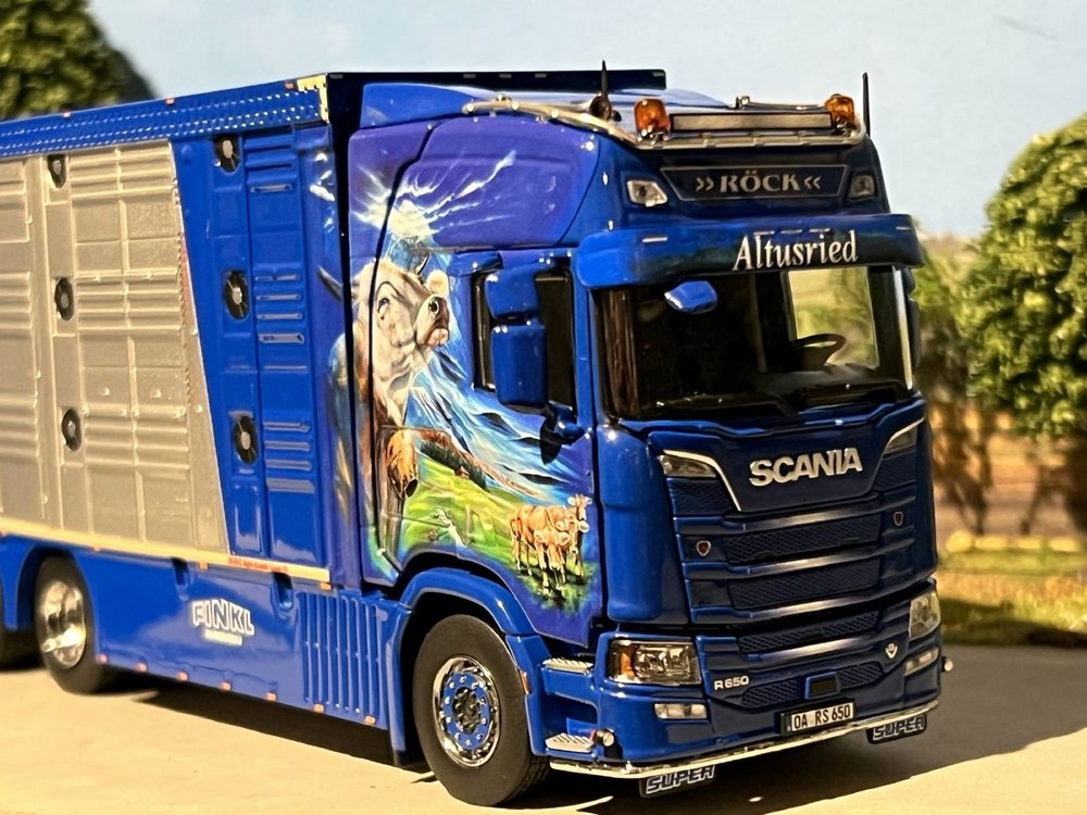 IMC IMC Scania S High roof boxed truck with 3-axle livestock trailer RÖCK