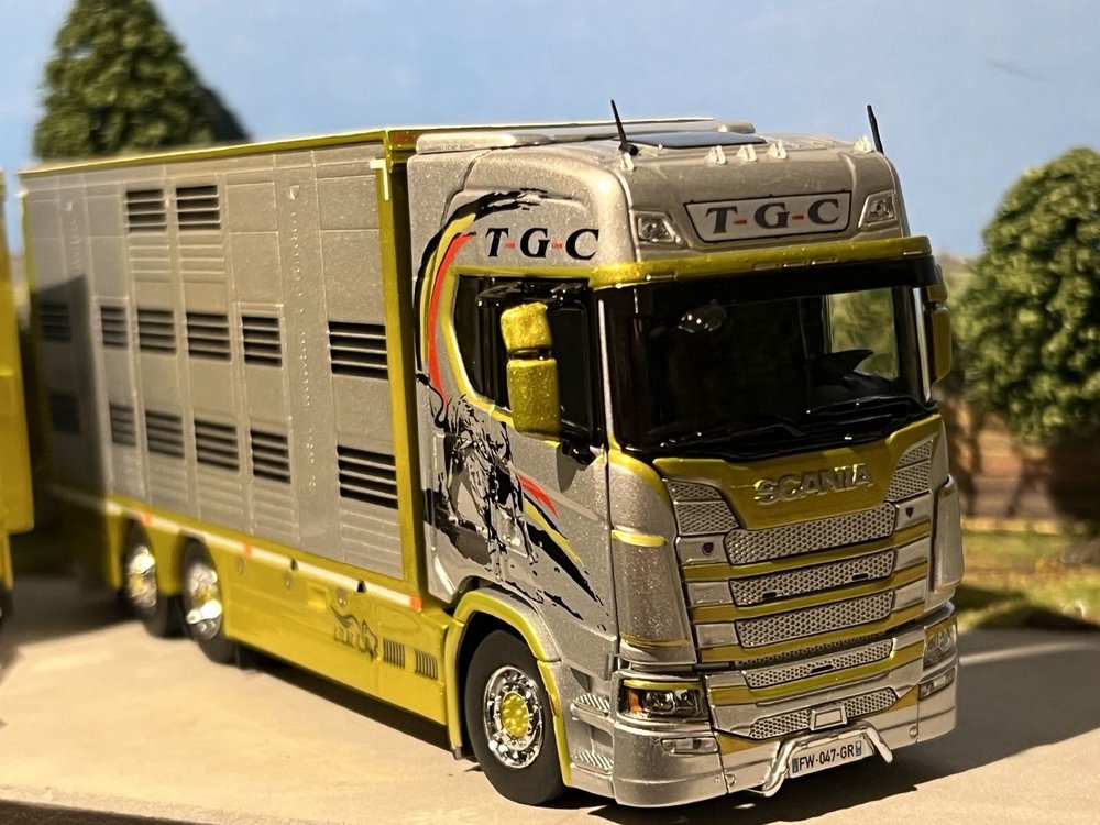IMC IMC Scania S High roof boxed truck with 2-axle livestock trailer TGC