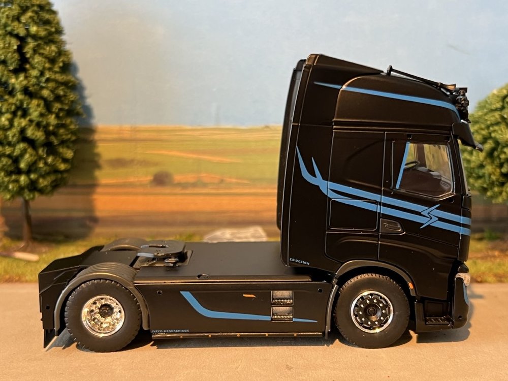 Tekno Tekno Iveco S way 4x2 Schweiz