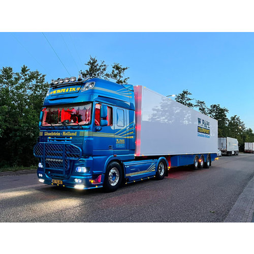 WSI WSI DAF 105XF Super Space Cab met 3-as box oplegger W. PAPE Transport WSI WSI DAF 105XF Super Space Cab met 3-as box oplegger W. PAPE Transport