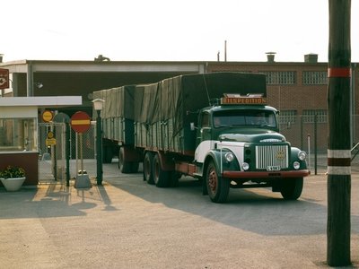 Tekno Tekno Volvo N88 rigid truck with trailer Bilspedition