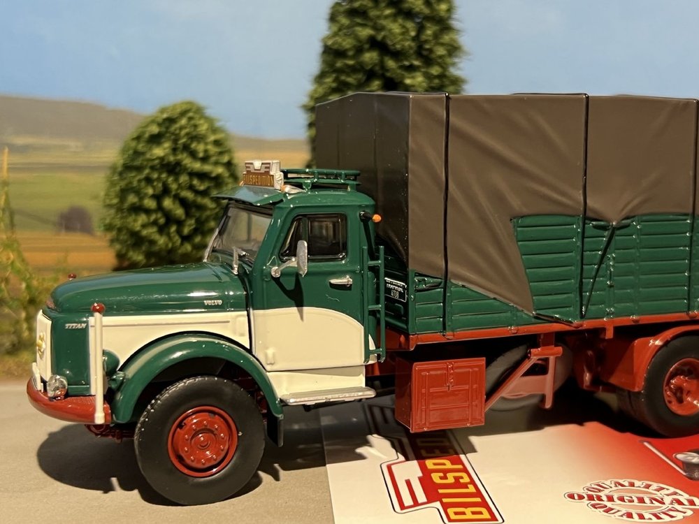 Tekno Tekno Volvo N88 rigid truck with trailer Bilspedition