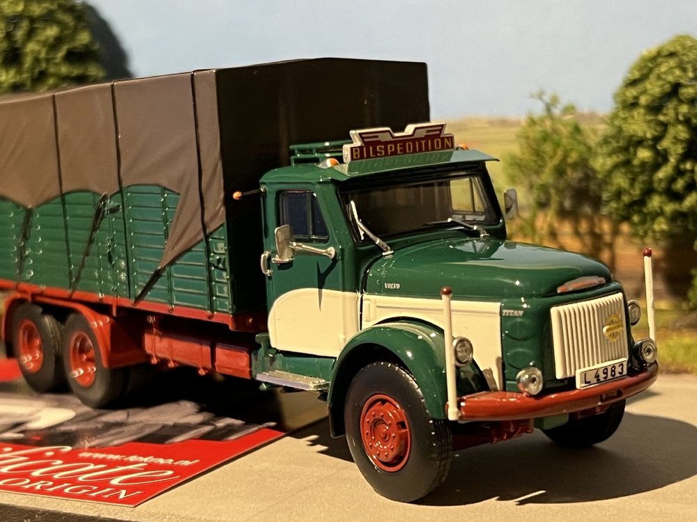 Tekno Tekno Volvo N88 rigid truck with trailer Bilspedition