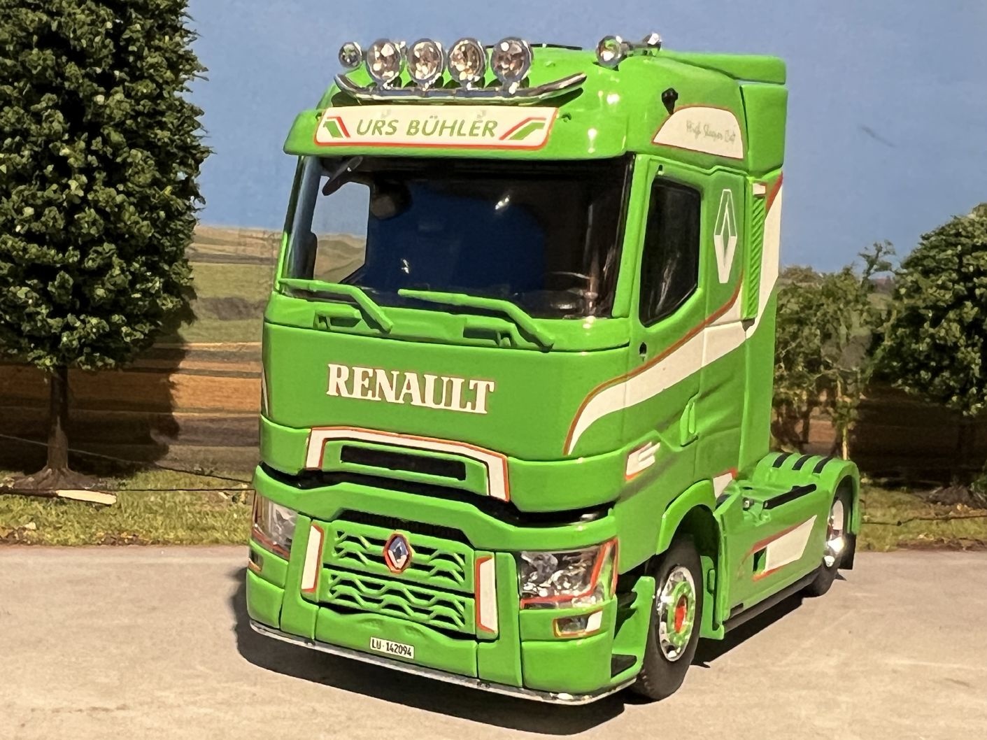 Camion avec remorque 3 essieux HUGELSHOFER – RENAULT T HIGH 4X2