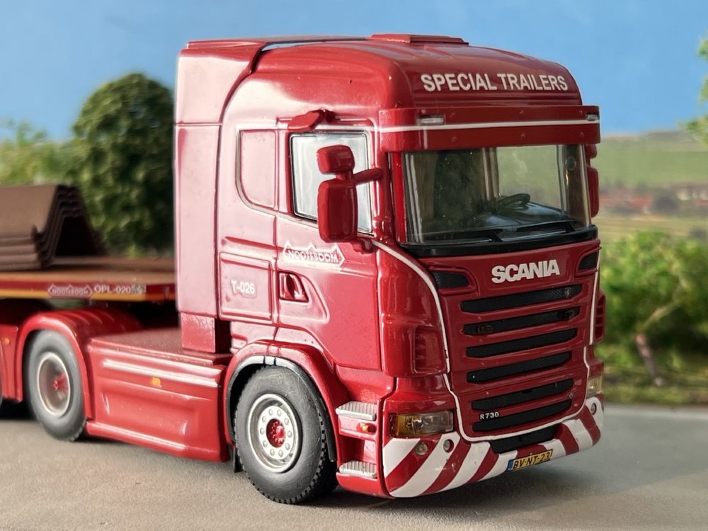 WSI WSI Scania R6 Highline 6x4 + 4-axle semi lowloader + Load load Nooteboom red line