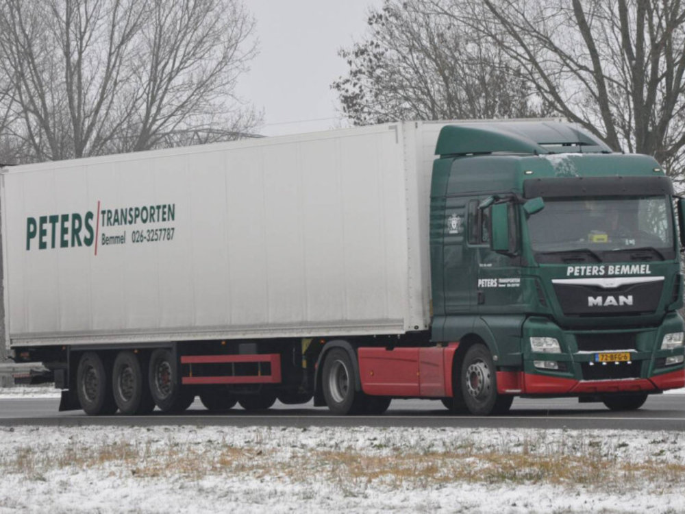 WSI WSI MAN TGX XLX Euro 6 with 3-axle box trailer Peters Transporten