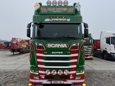 Tekno Tekno Scania Next Gen S580 6x2 with 3-axle lowbed trailer Jan Mues