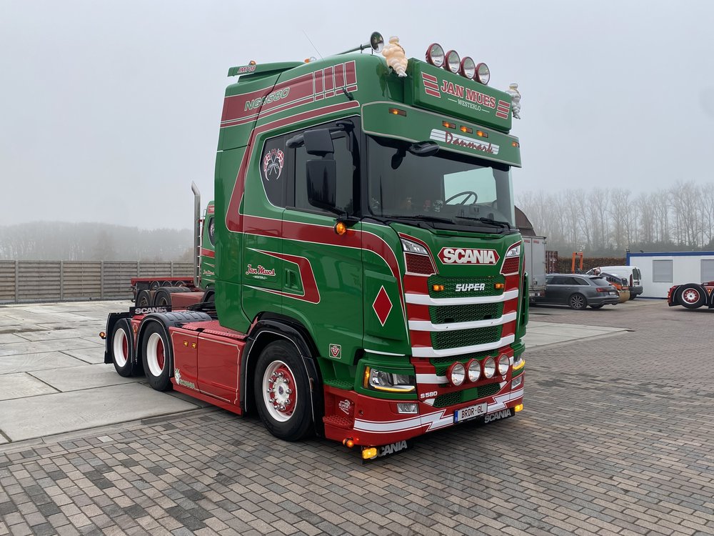 Tekno Tekno Scania Next Gen S580 6x2 met 3-assige dieplader Jan Mues