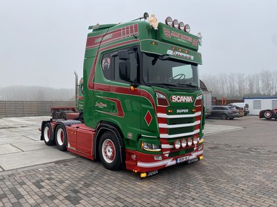 Tekno Tekno Scania Next Gen S580 6x2 with 3-axle lowbed trailer Jan Mues