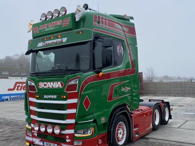 Tekno Tekno Scania Next Gen S580 6x2 met 3-assige dieplader Jan Mues