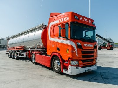 Tekno Tekno Scania Next Gen R450 met 3-assige tankoplegger TVT