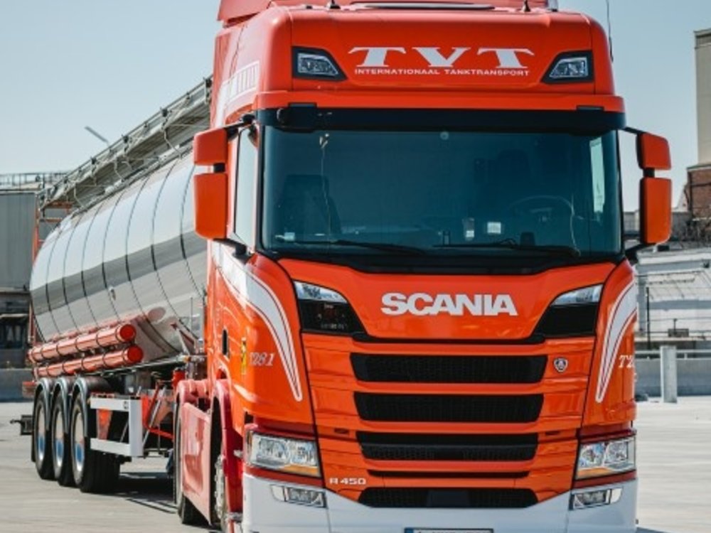 Tekno Tekno Scania Next Gen R450 met 3-assige tankoplegger TVT