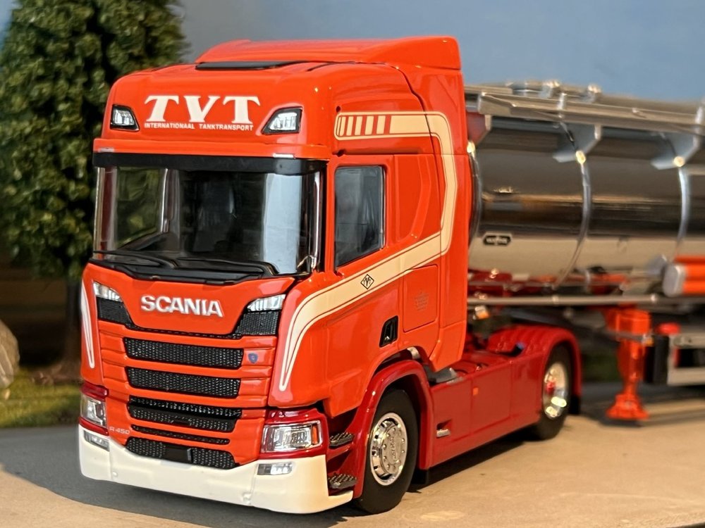 Tekno Tekno Scania Next Gen R450 met 3-assige tankoplegger TVT