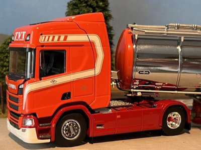 Tekno Tekno Scania Next Gen R450 met 3-assige tankoplegger TVT