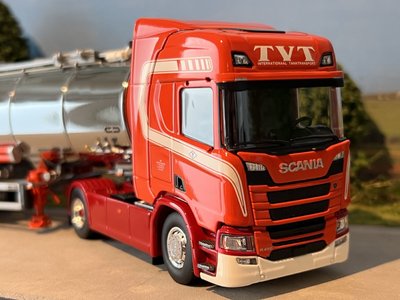 Tekno Tekno Scania Next Gen R450 with 3-axle tank trailer TVT