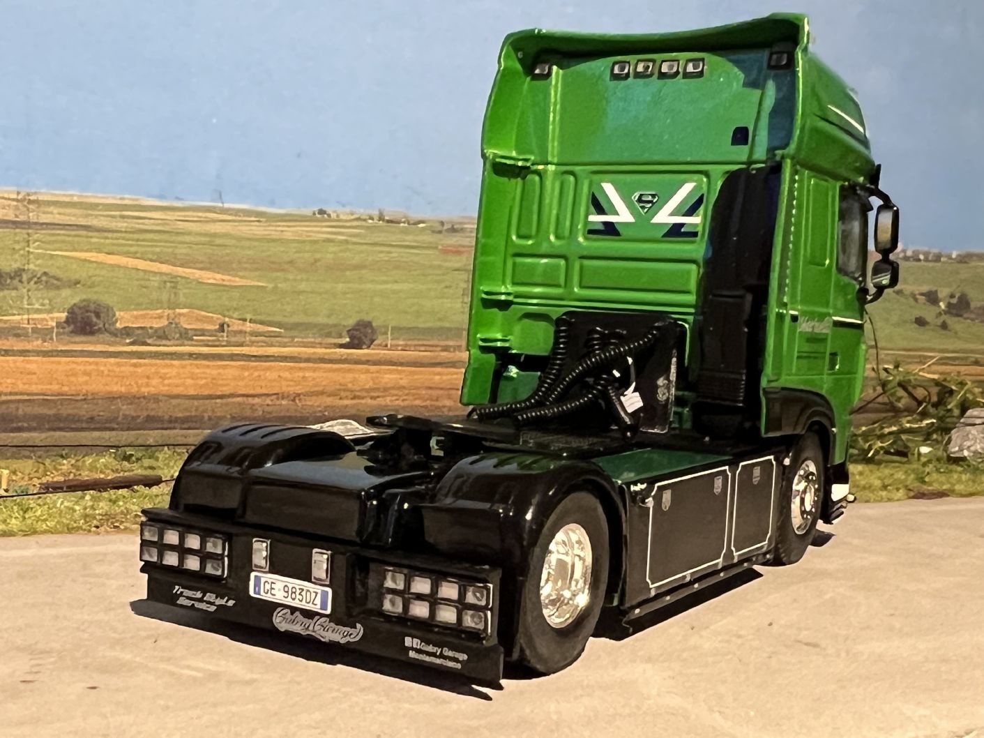 WSI DAF XF Super Space Cab 4x2 Marinelli - Miniatuurshop.com WSI DAF XF Super Space Cab 4x2 Marinelli - Miniatuurshop.com