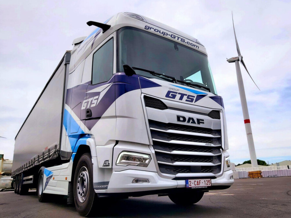 WSI WSI DAF XG 4x2 met 3-as schuifzeilen oplegger GTS Group