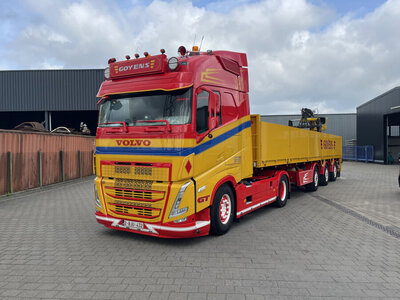 WSI WSI Volvo FH5 Globetrotter 4x2 met 3-as stenenoplegger GOYENS