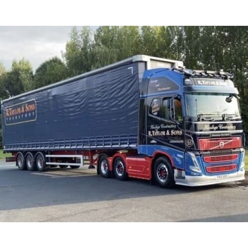 WSI WSI Volvo FH05 6x2 met 3-as schuifzeilen oplegger Taylor and Sons Lesmahagow Scotland WSI WSI Volvo FH05 6x2 met 3-as schuifzeilen oplegger Taylor and Sons Lesmahagow Scotland