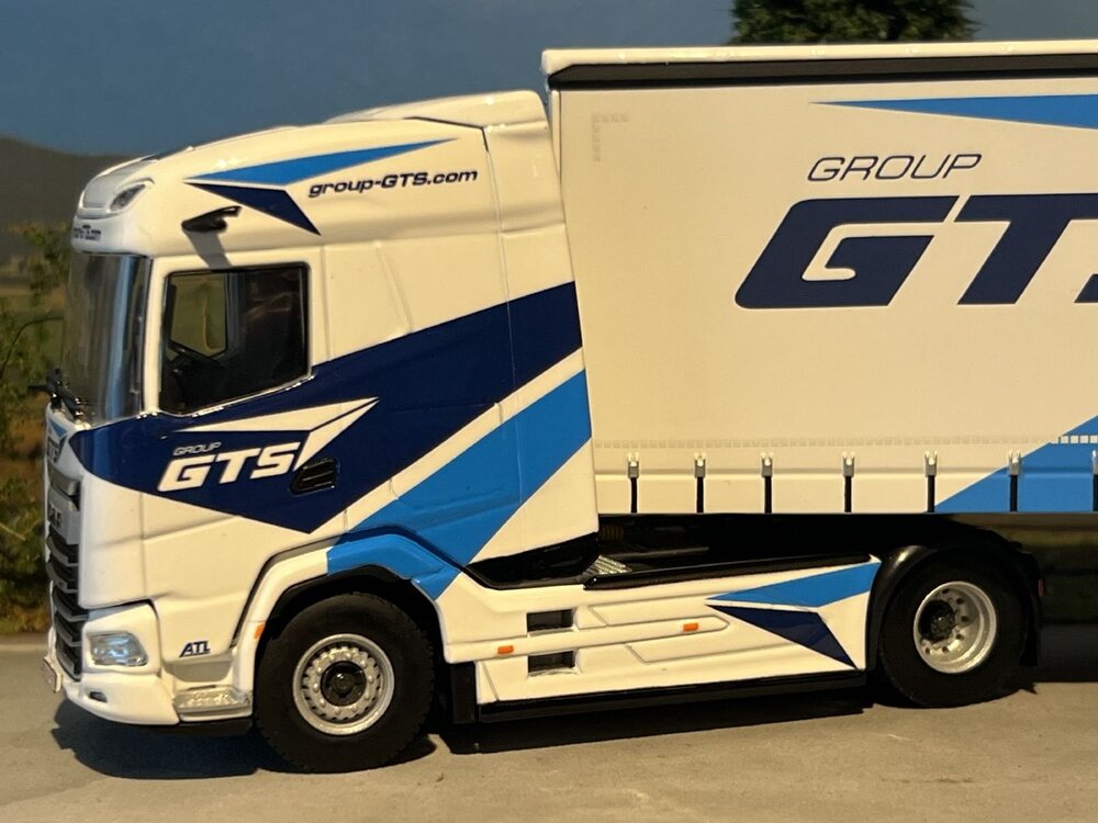 WSI WSI DAF XG 4x2 met 3-as schuifzeilen oplegger GTS Group