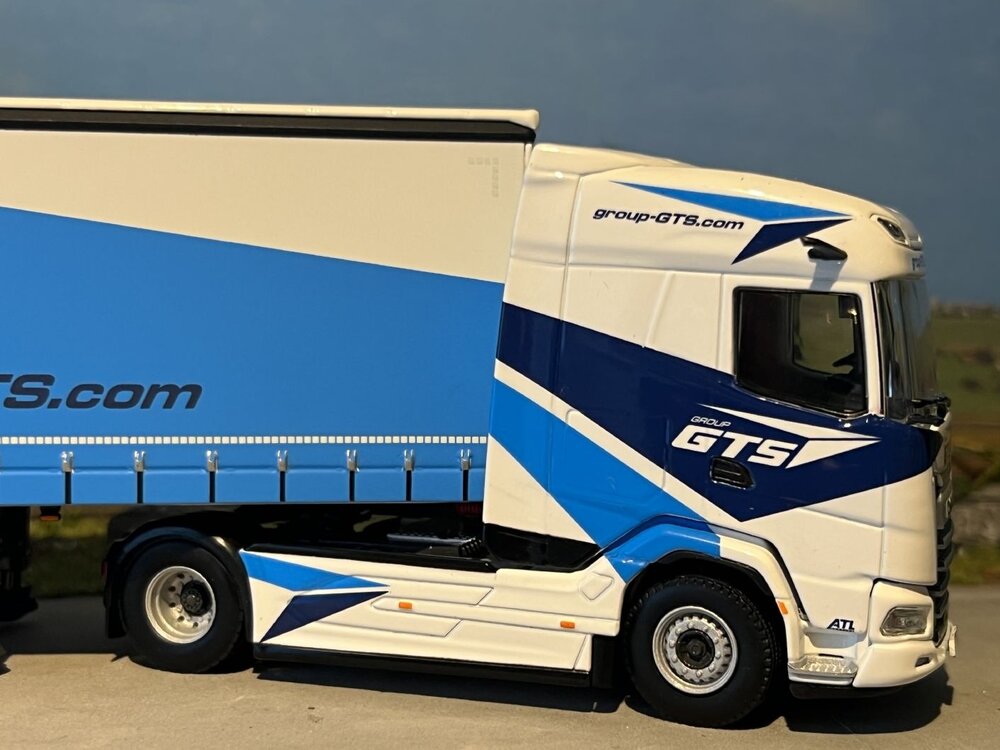 WSI WSI DAF XG 4x2 met 3-as schuifzeilen oplegger GTS Group