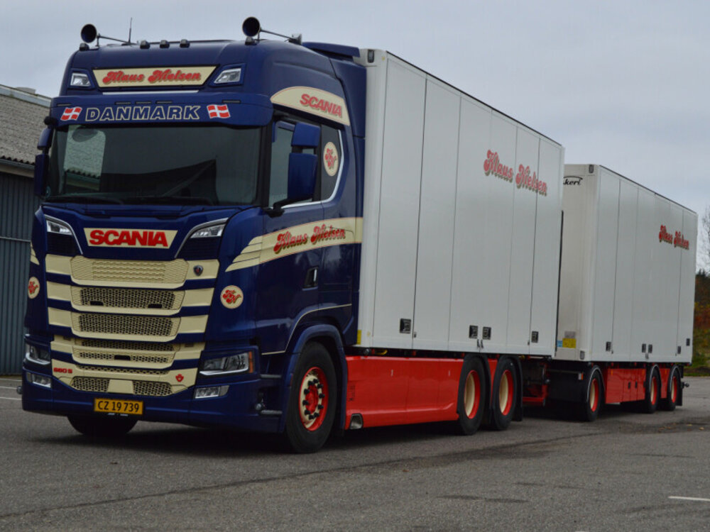 WSI WSI Scania S Highline 6x2 bakwagen gesloten box combi Klaus Nielsen