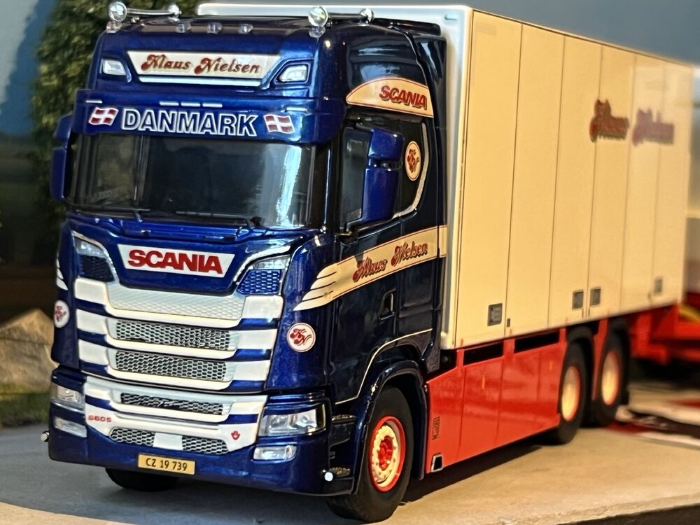 WSI WSI Scania S Highline 6x2 bakwagen gesloten box combi Klaus Nielsen