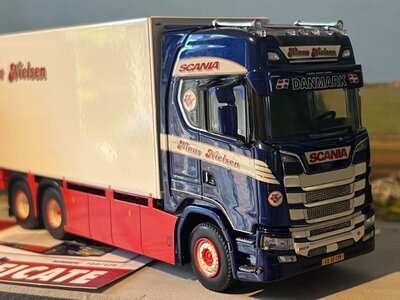 WSI WSI Scania S Highline 6x2 bakwagen gesloten box combi Klaus Nielsen