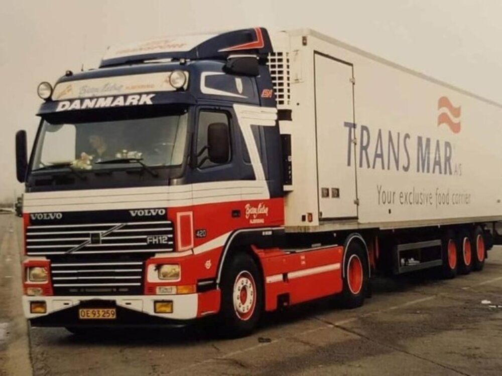 Tekno Tekno Volvo FH12 Globetrotter with 3-axle reefer trailer Bjarne Nielsen