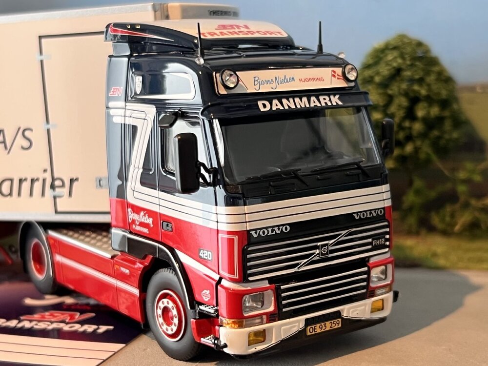 Tekno Tekno Volvo FH12 Globetrotter met 3-assige koeloplegger Bjarne Nielsen