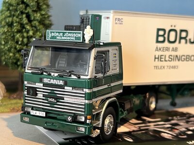 Tekno Tekno Scania 142M met 3-assige koeloplegger BORJE JONSSEN