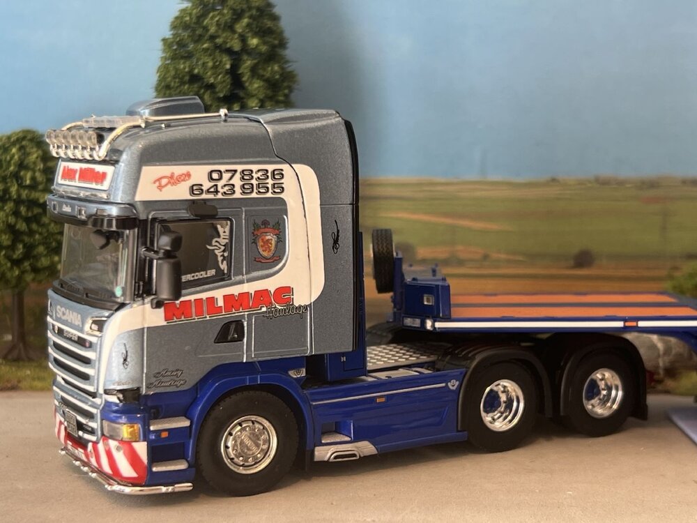 WSI WSI EXCLUSIEF Scania R520 6x4 with a 4-axle ramped lowloader MILMAC Haulage