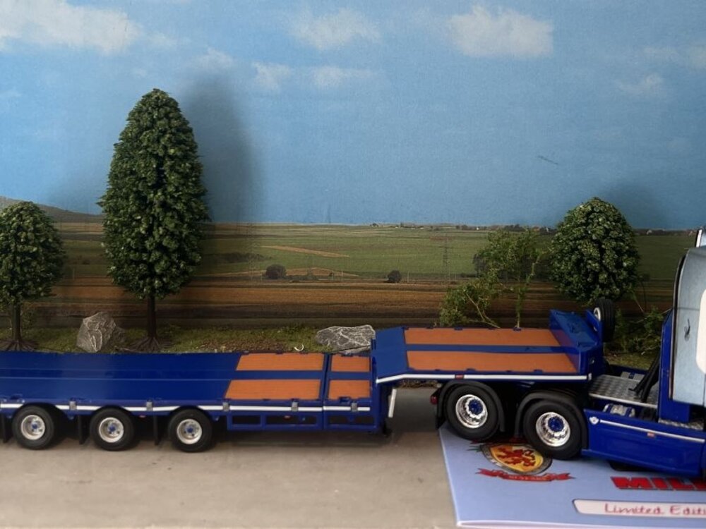 WSI WSI EXCLUSIEF Scania R520 6x4 with a 4-axle ramped lowloader MILMAC Haulage