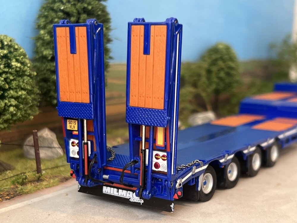 WSI WSI EXCLUSIEF Scania R520 6x4 with a 4-axle ramped lowloader MILMAC Haulage