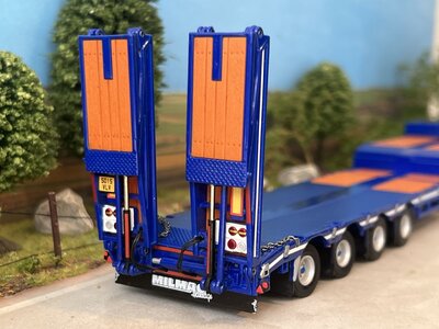WSI WSI EXCLUSIVE Scania R520 6x4 with a 4-axle ramped lowloader MILMAC Haulage