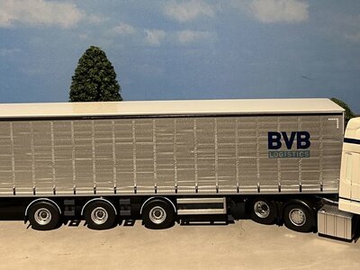 Tekno Tekno DAF XF Super Space Cab met schuifzeilenoplegger en Moffet heftruck BVB Logistics