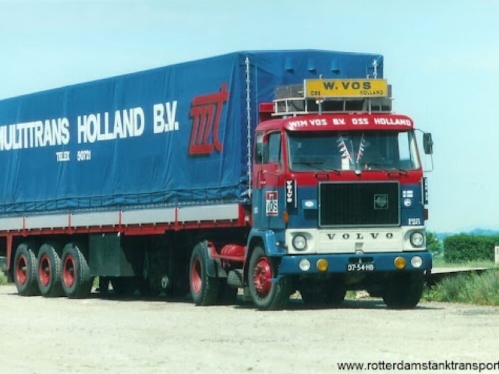 Tekno Tekno Volvo F88 with 3-axle classic tilt trailer WIM VOS - MULTITRANS