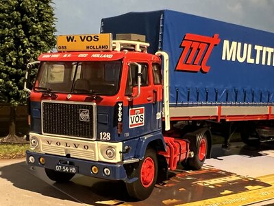 Tekno Tekno Volvo F88 met 3-assige huifoplegger WIM VOS - MULTITRANS