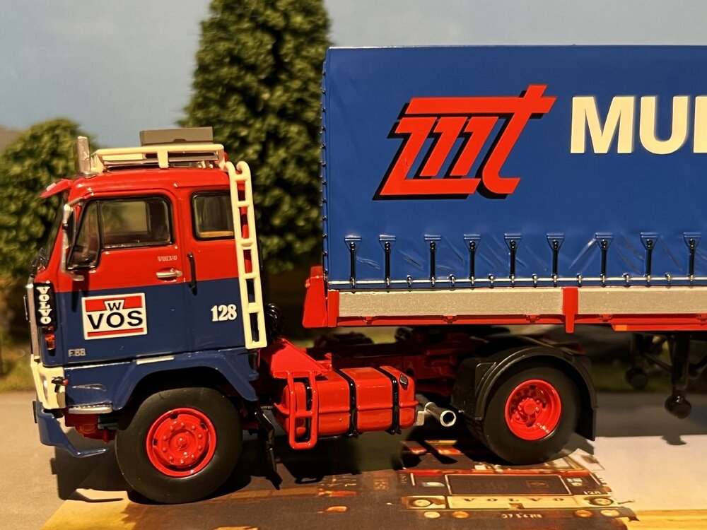 Tekno Tekno Volvo F88 met 3-assige huifoplegger WIM VOS - MULTITRANS