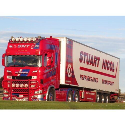 WSI WSI Scania S650 6x2 met 3-as koeloplegger Stuart Nicol Transport SNT