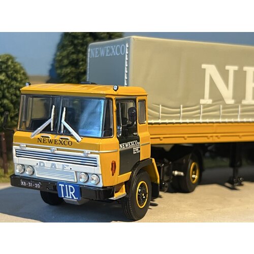 WSI WSI DAF 2600 4x2 met classic huifoplegger NEWEXCO WSI WSI DAF 2600 4x2 met classic huifoplegger NEWEXCO