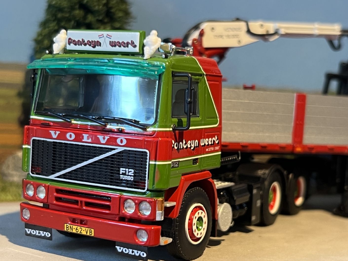 WSI Volvo F12 6x4 with 3-axle bricktrailer FONTEIJN WEERT