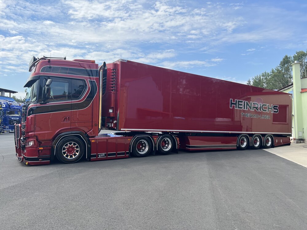 Tekno Tekno Scania Next Gen sleepas met 3-assige koeloplegger HEINRICHS