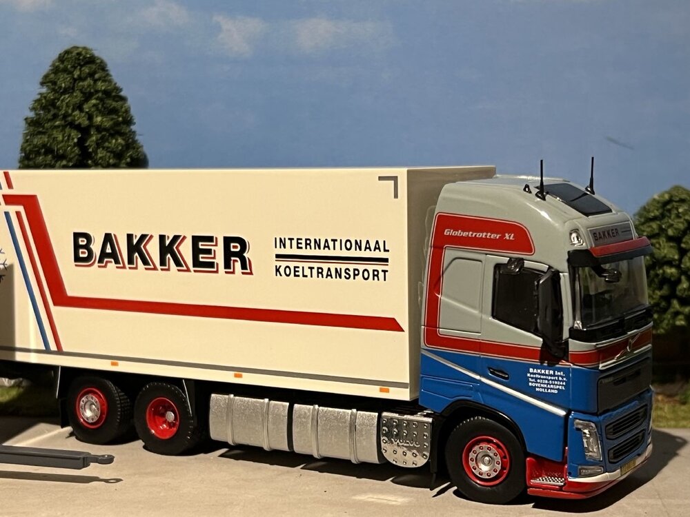 Tekno Tekno Volvo FH04 Globetrotter XL motorwagen met 2-assige wipkar BAKKER KOELTRANSPORT