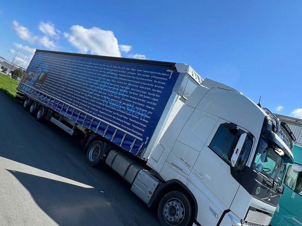 Tekno Tekno Volvo FH5 Globetrotter met schuifzeilentrailer MÜLLER SPENDENTRUCK