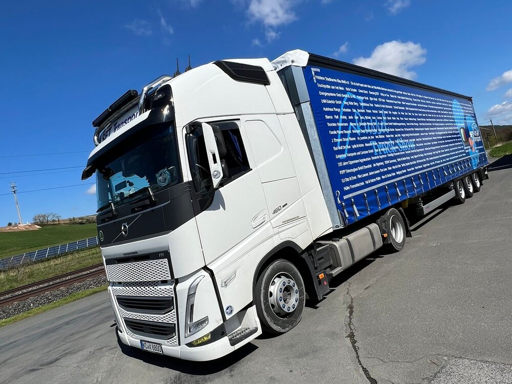 Tekno Tekno Volvo FH5 Globetrotter with curtainside trailer MÜLLER SPENDENTRUCK