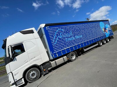 Tekno Tekno Volvo FH5 Globetrotter met schuifzeilentrailer MÜLLER SPENDENTRUCK