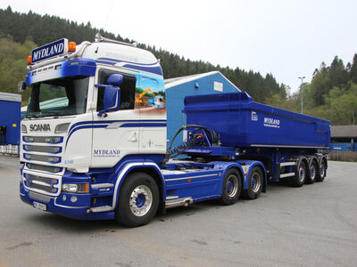 WSI WSI Scania streamline Highline 6x2 met 3-axle half pipe tipper trailer MYDLAND