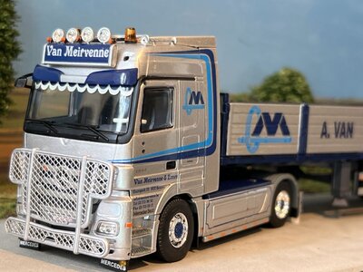Tekno Tekno Mercedes-Benz Actros LH Megaspace with 3-axle trailer including load MEIRVENNE