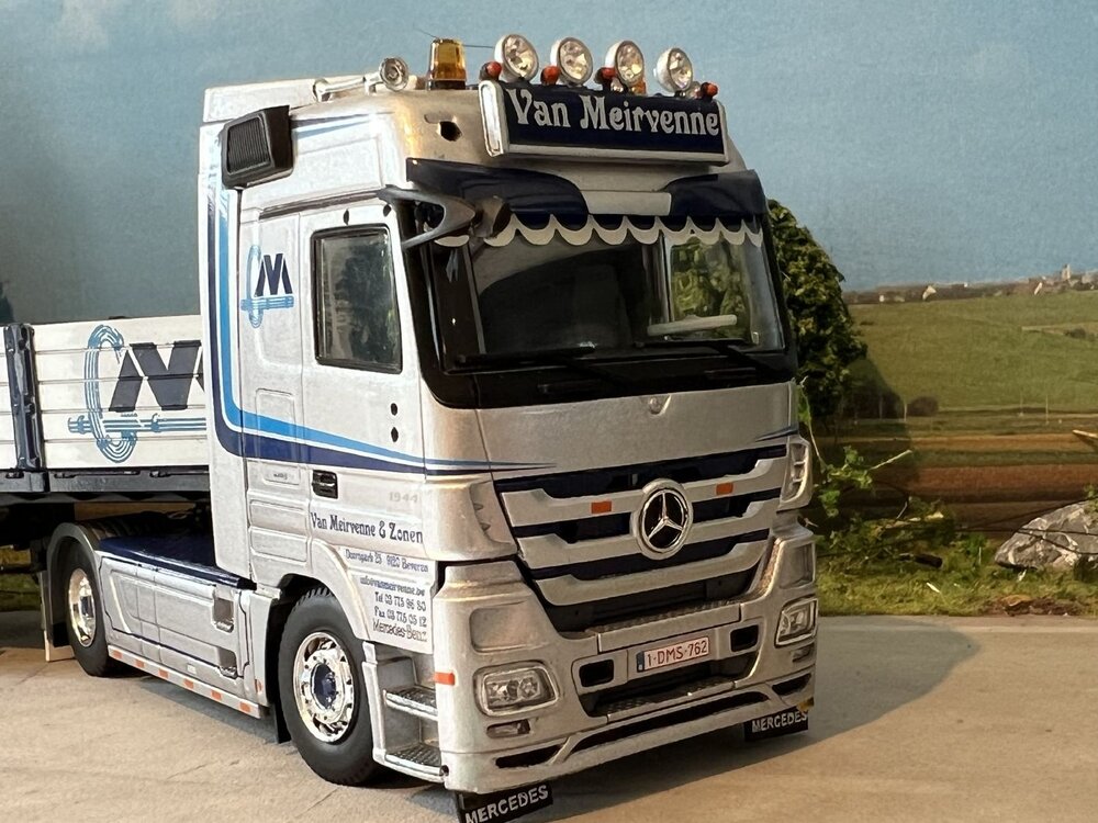 Tekno Tekno Mercedes-Benz Actros LH Megaspace with 3-axle trailer including load MEIRVENNE